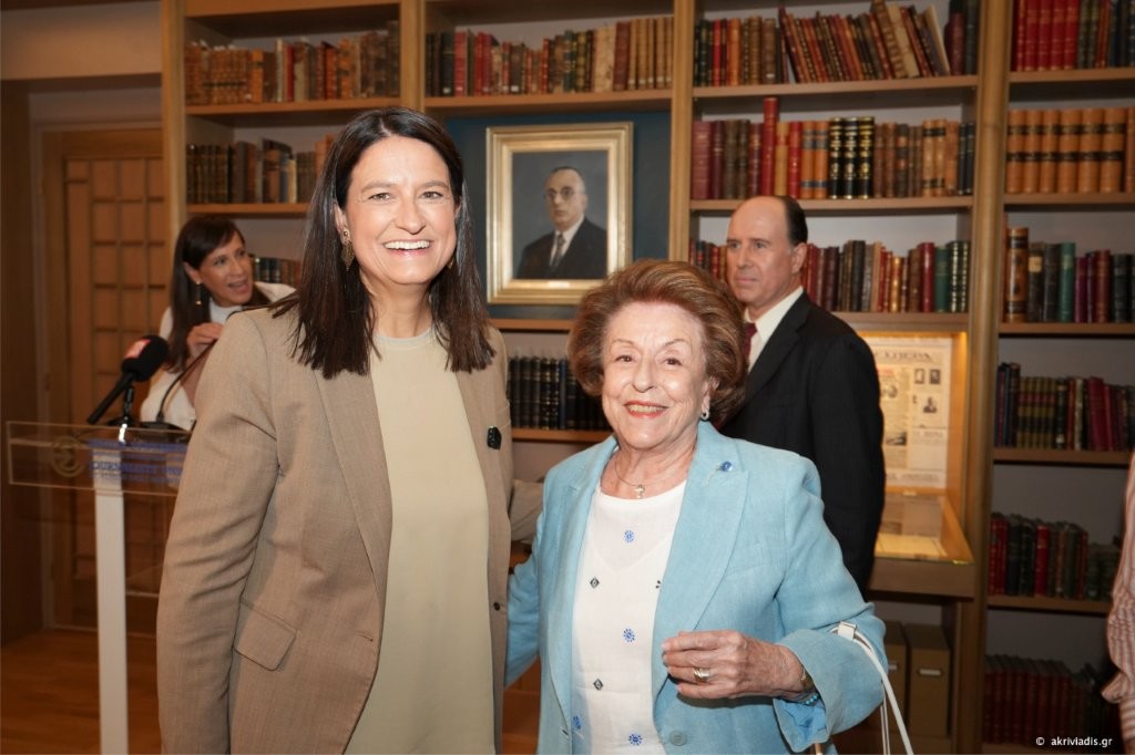 Η Υπουργός Εργασίας και Κοινωνικής Ασφάλισης κ. Νίκη Κεραμέως με την κ. Ελένη Καρκαζή – Πουρνάρα.